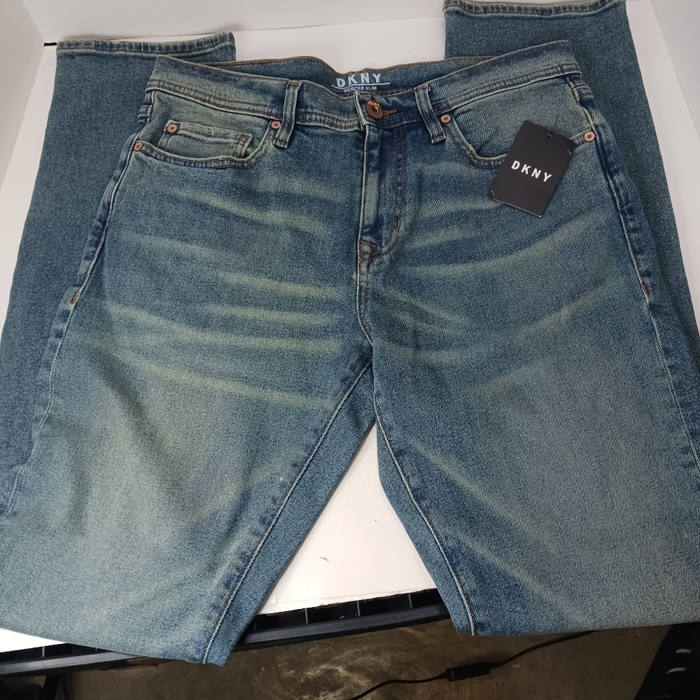 DKNY Men’s Jeans Mercer Slim 32 X 34 Jeans Medium Wash NWT.  Brand new with tags